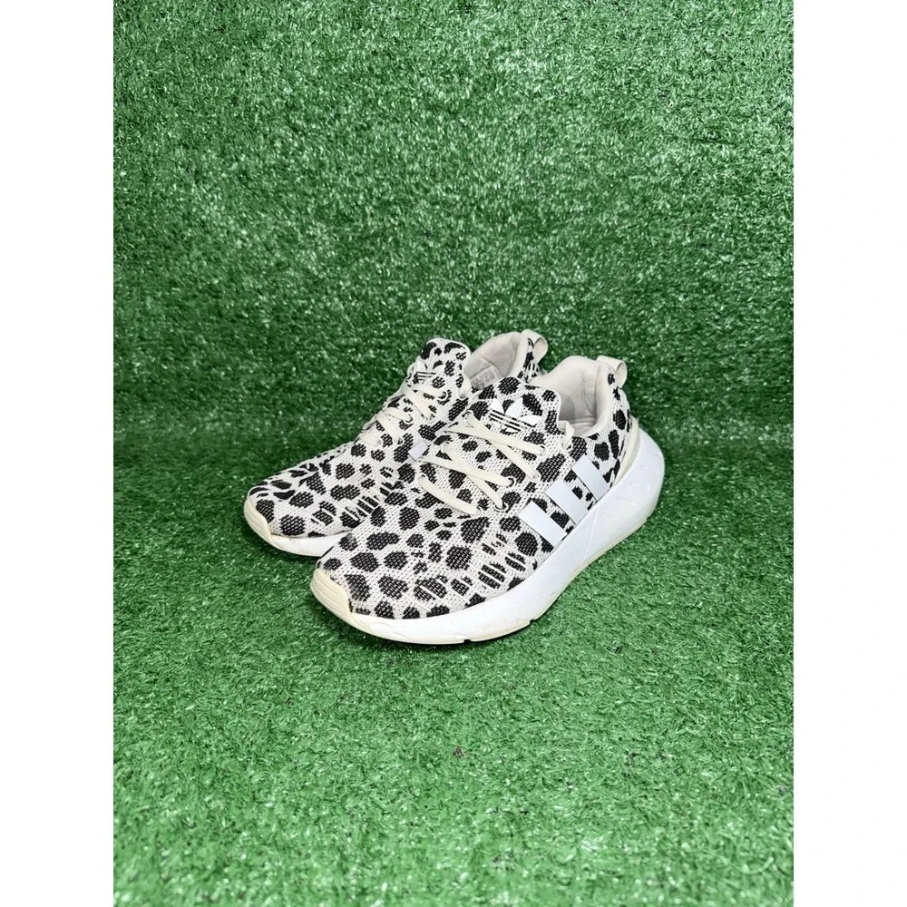 Adidas Shoes‎ Womens Size 5.5 Swift Run Black White Running Sneakers